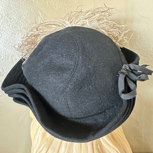 GLAMOROUS 1930S\' BLACK FELT HAT WITH WAVY TRIPLE BRIM + OSTRICH FEATHERS main image 3